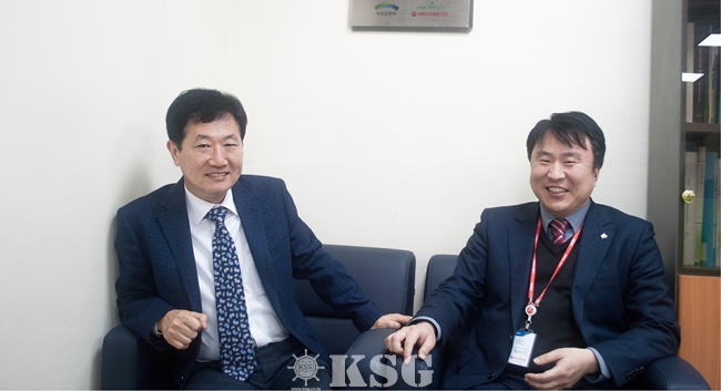 물류팀 한대연 팀장(좌)과 신형태 계장(우)