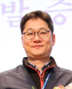 최일중